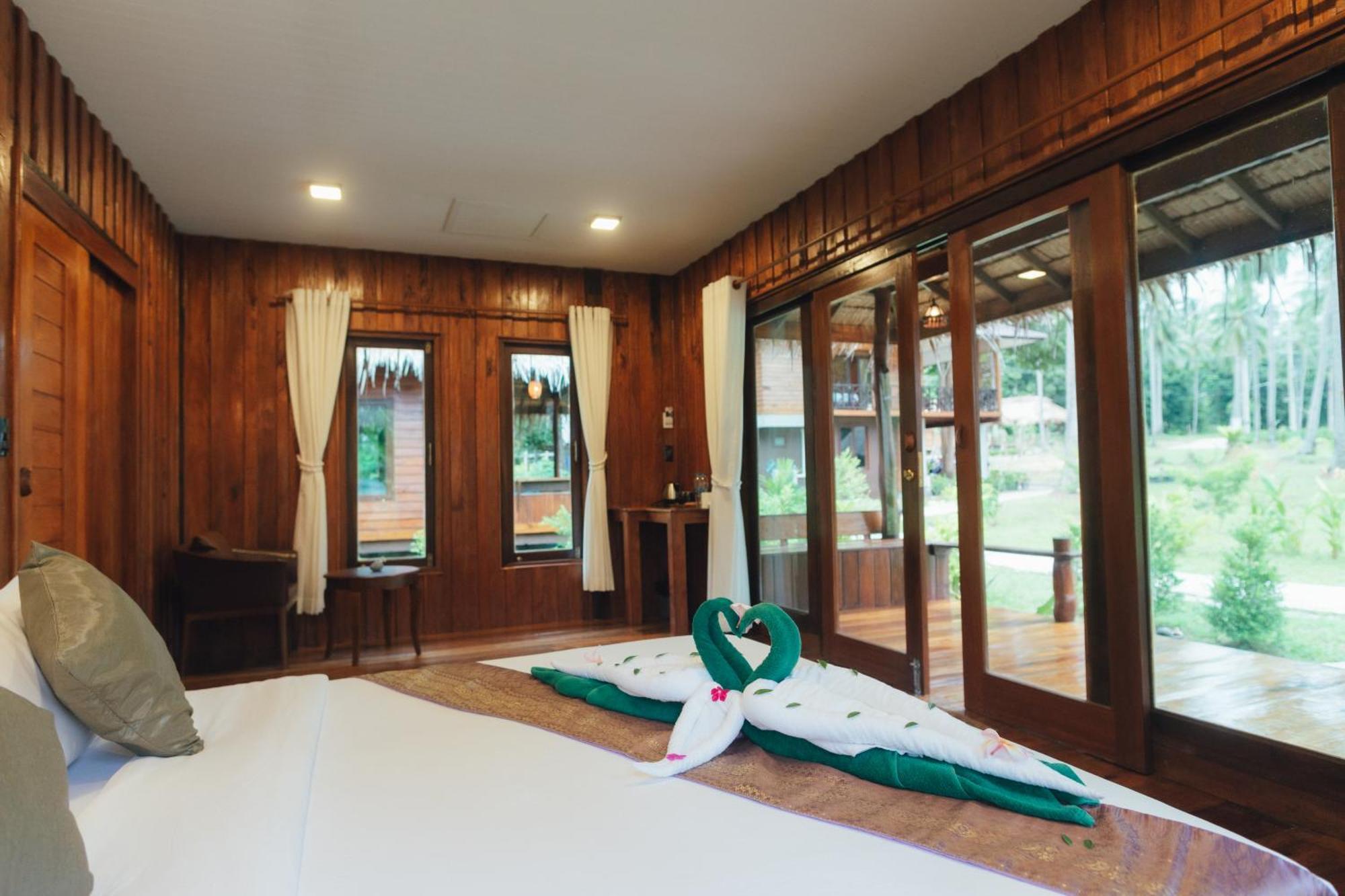 Coco Canopy Boutique Resort Koh Jum Bagian luar foto